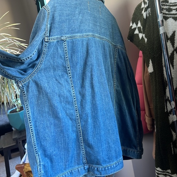 Eddie Bauer Jean Jacket Medium to Dark wash - Picture 3 of 4